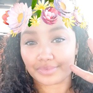 Meet your Posher, Carla